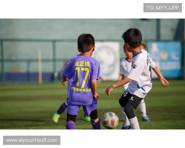 中国青训报告：足球道路竞争激烈，家庭支持与学校资源需平衡