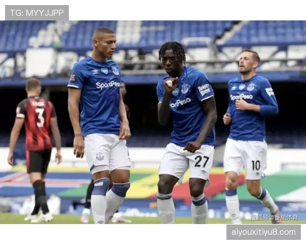 “英超“初级英超联赛”项目走进千所小学，推广校园足球”